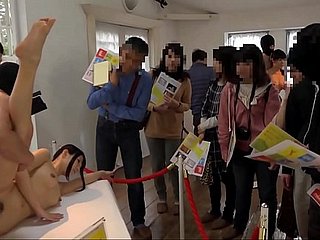 ร่วมเพศญี่ปุ่นวัยรุ่นที่แสดงศิลปะ
