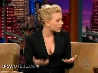 Increíblemente Mostrar de Scarlett Johansson caliente escisión en Jay Leno