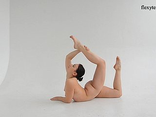 Super Flexible gimnasta caliente Dasha Lopuhova