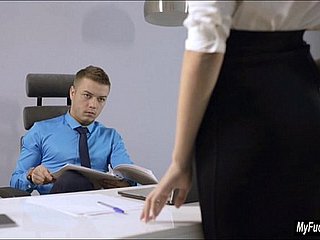 Sexy Sekretärin Sheri Vi verführt ihren Chef und fickt ihn