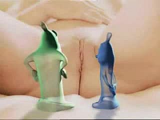 Sarışın tatlı komik animasyon prezervatif ve bir yapay penis tarafından becerdin alır