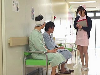Deliciosa enfermeira do Japão recebe seu fanny bem