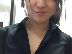 İş yerinde yanıp sönen Koreli kız