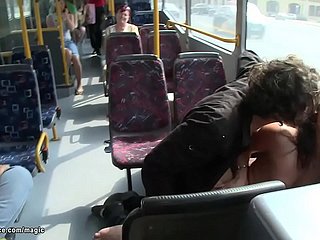 Lié Euro Slut baisé dans le bus bring in b induce
