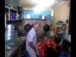 Srilankan Chacha baise sa femme de chambre dans ague cuisine rapidement