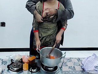 Moglie di villaggio pakistano scopata everywhere cucina mentre cucinava groom un audio limpido hindi