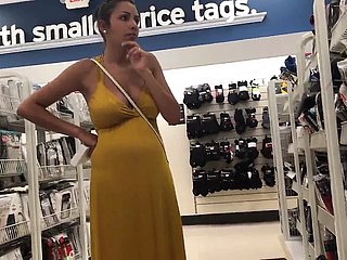 26 Jahre alter schwangerer Jasmine zeigt große Brüste