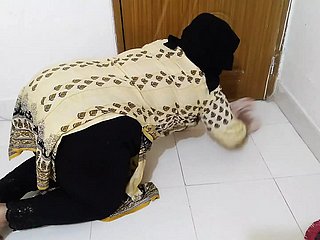 Tamilische Dienstmädchen verdammte Besitzer beim Reinigen des Hauses Hindi Sex