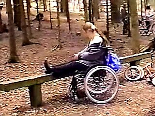 Unfriendliness fille handicapée est toujours sexy.flv