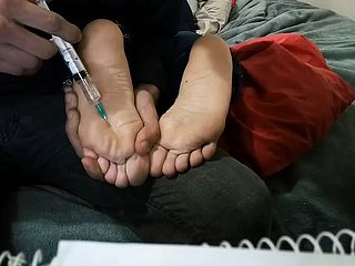 pés torturados