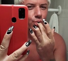 Sonyastar hermosa transexual se masturba brushwood uñas largas