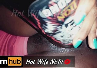 Sri Lankan Hot Become man having Game apart from inserting a Concoct moxie alcohol around her Pussy බියර් බෝතලෙන් ගත්තු සැපක්