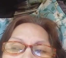 Büyükanne Evenyn Santos yine anal neleri gösterir.